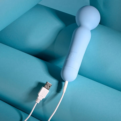 Evolved IRIS - Blue 18.3 cm USB Rechargeable Massage Wand